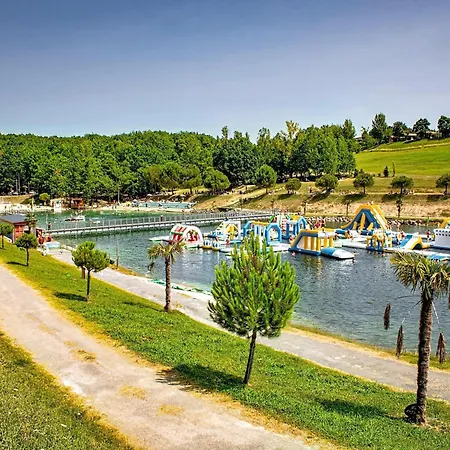 Hébergement de vacances Escape With Tennis & Shared Pool *