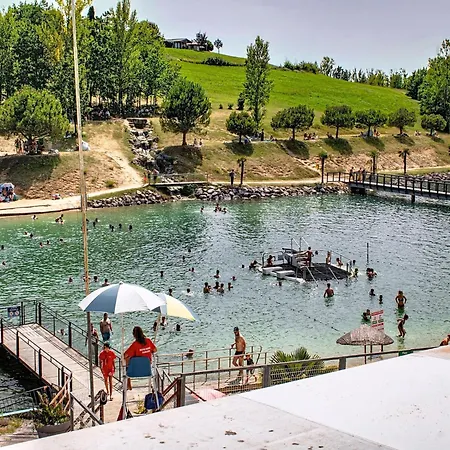 Escape With Tennis & Shared Pool Hébergement de vacances