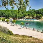 Ferienhaus Escape With Tennis & Shared Pool