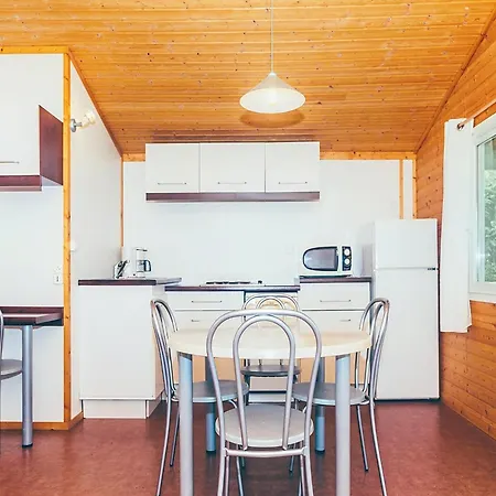 Escape With Tennis & Shared Pool مونكلار دو كيارْسي