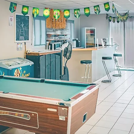 Escape With Tennis & Shared Pool بيت للعطل مونكلار دو كيارْسي