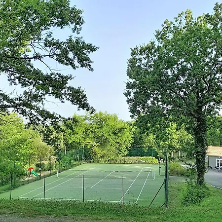 Escape With Tennis & Shared Pool * مونكلار دو كيارْسي