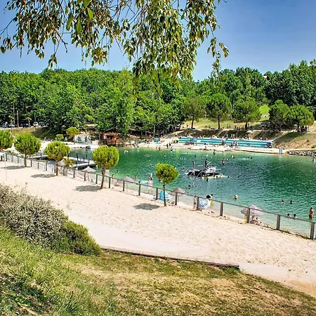 Сasa de vacaciones Escape With Tennis & Shared Pool
