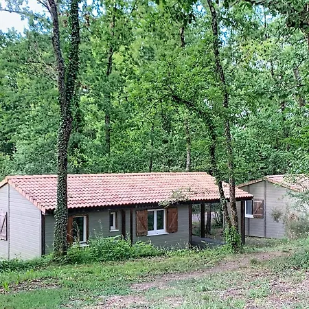 Vakantiehuis Escape With Tennis & Shared Pool