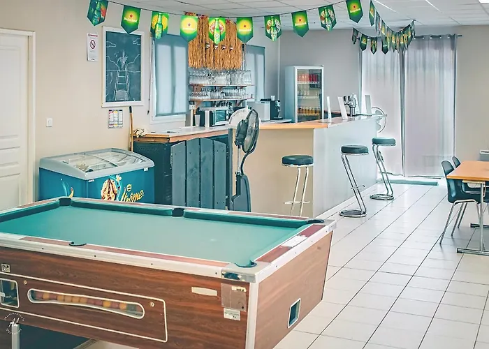 Escape With Tennis & Shared Pool بيت للعطل مونكلار دو كيارْسي