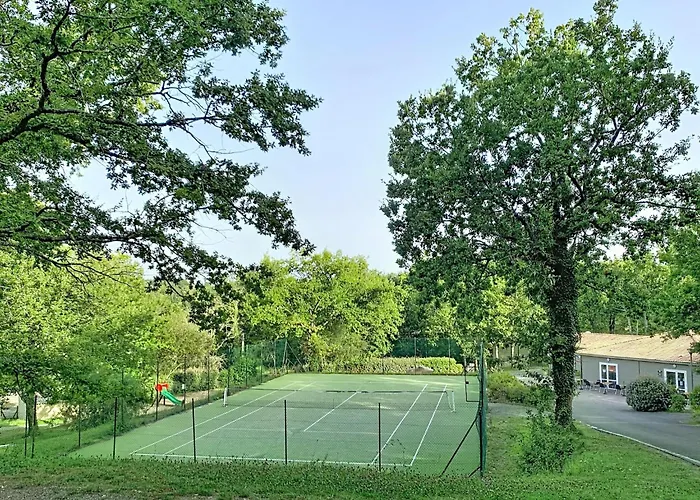 Escape With Tennis & Shared Pool * مونكلار دو كيارْسي