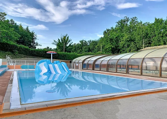 Escape With Tennis & Shared Pool بيت للعطل *