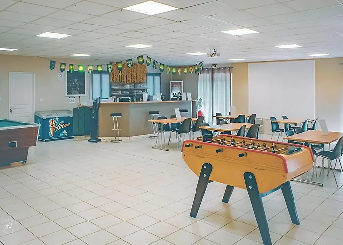 Escape With Tennis & Shared Pool بيت للعطل مونكلار دو كيارْسي