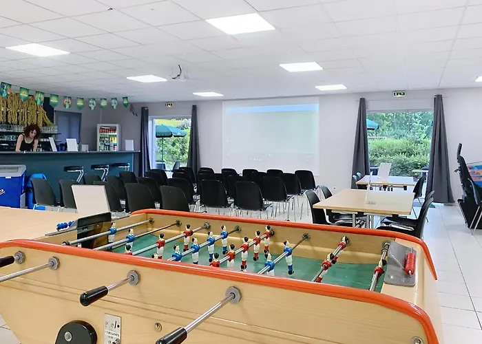 Escape With Tennis & Shared Pool بيت للعطل *