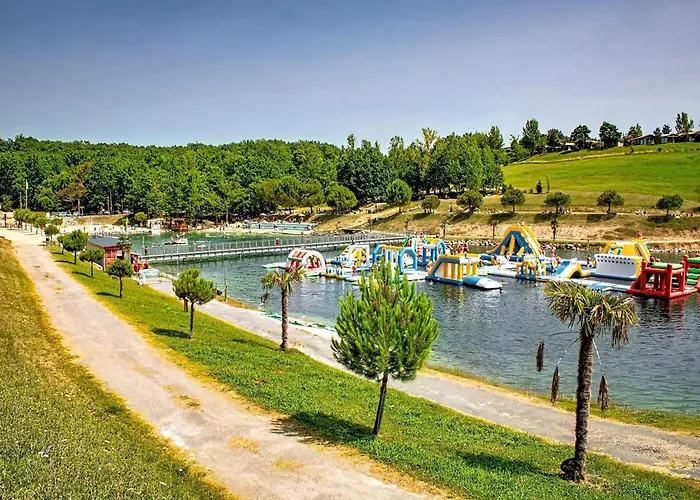 بيت للعطل Escape With Tennis & Shared Pool *