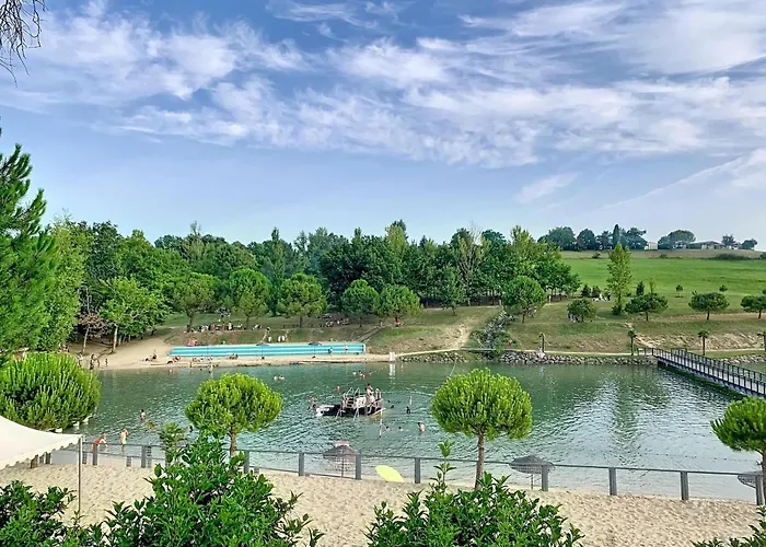 Escape With Tennis & Shared Pool بيت للعطل