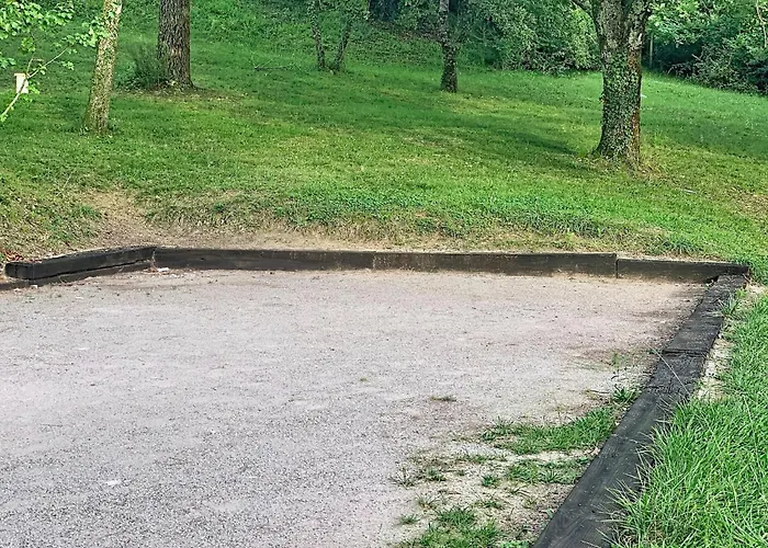 Escape With Tennis & Shared Pool مونكلار دو كيارْسي