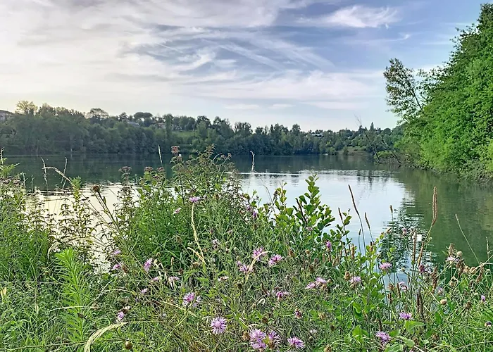 Escape With Tennis & Shared Pool مونكلار دو كيارْسي