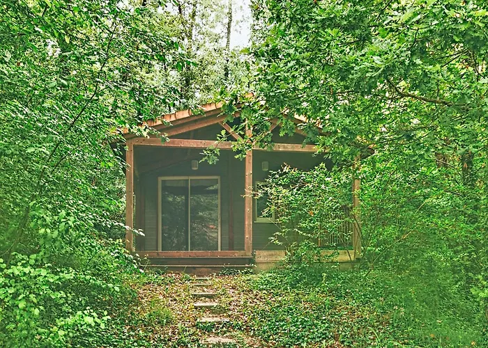 Escape With Tennis & Shared Pool بيت للعطل