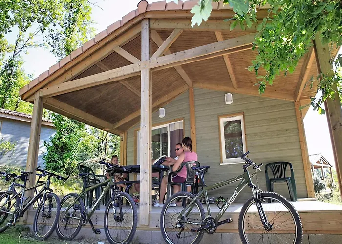 Escape With Tennis & Shared Pool *